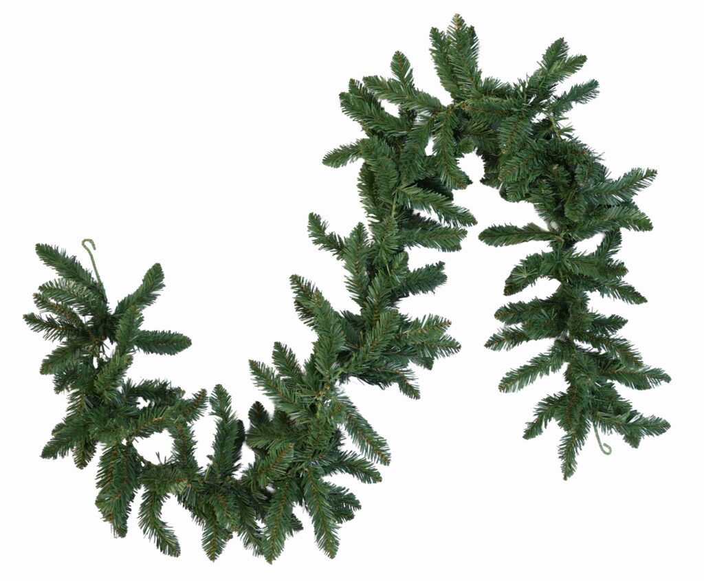 「無装飾のPVC製グリーンガーランド。リボンやオーナメントを加え自由にアレンジ可能なベースアイテム。」