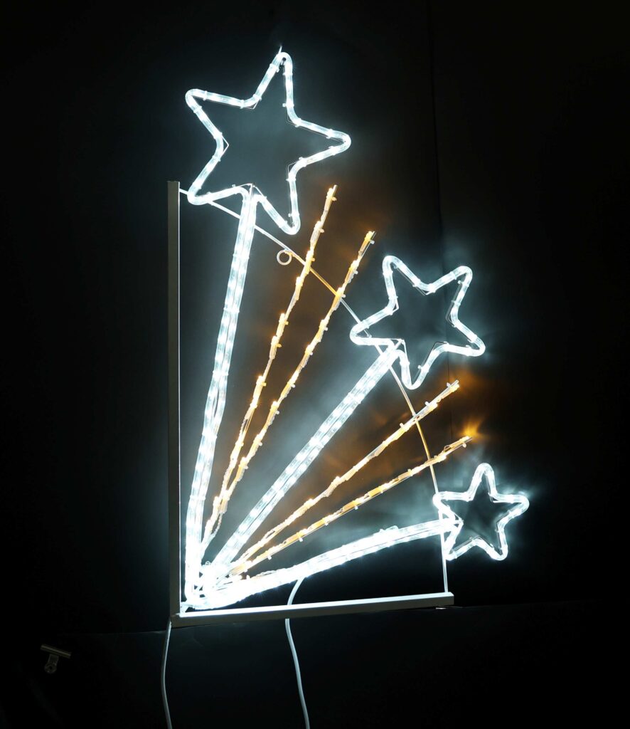 「設置するだけで華やかさが際立つストリート2Dモチーフイルミネーションライト」