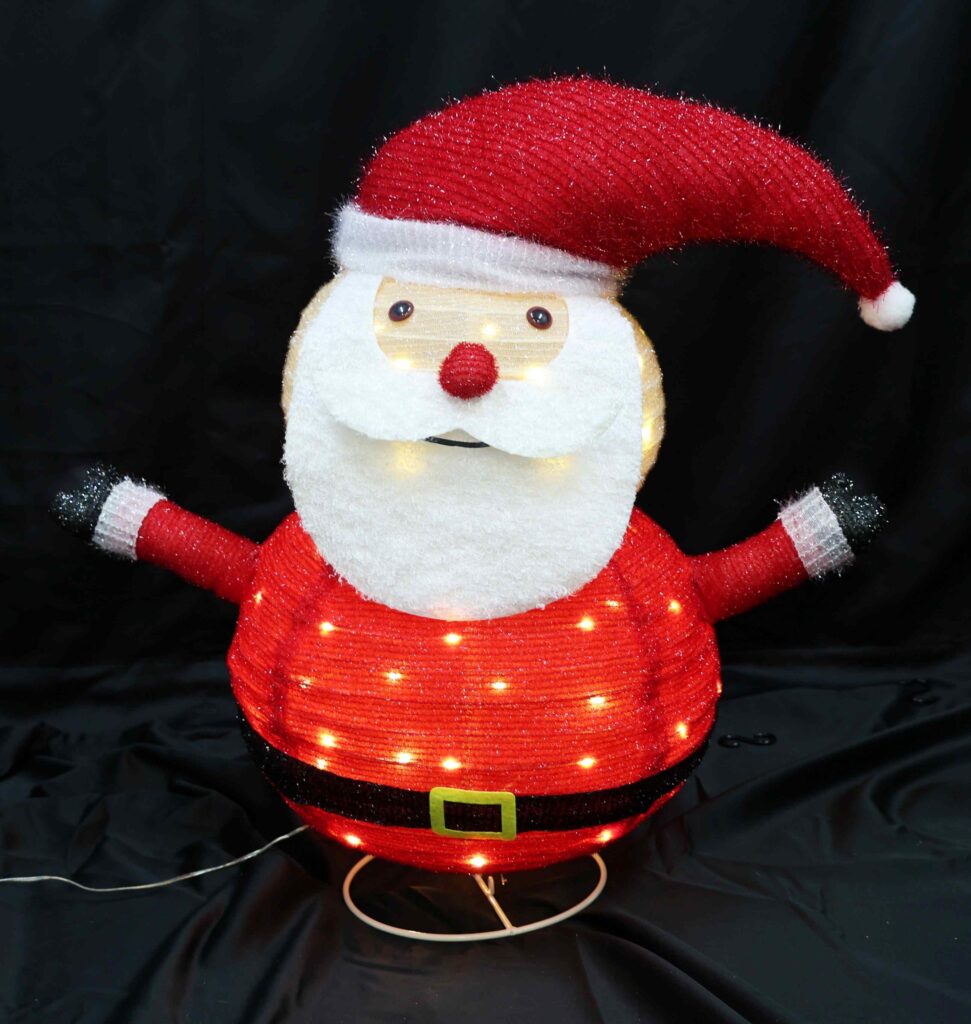 「提灯のような構造で、広げると立体的なサンタに。コンパクトに収納もできるフォールド式サンタクロースのイルミネーションライト。」